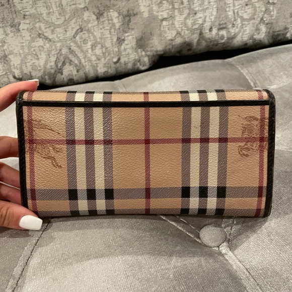 Burberry Check Print Large Wallet Button Closure - Picture 5 of 13